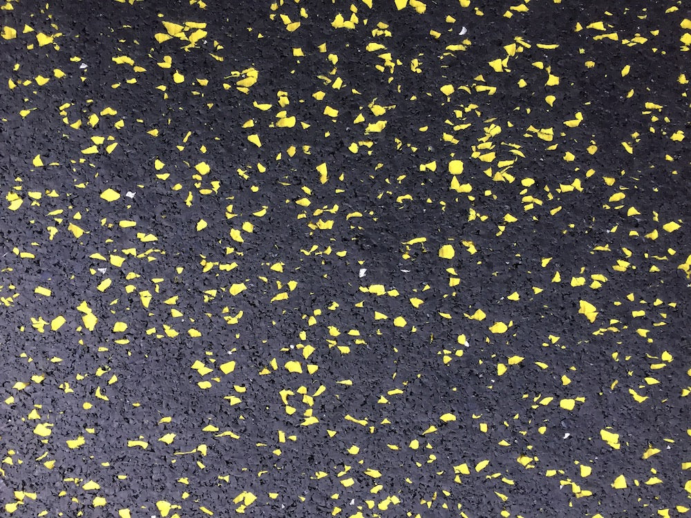 Piso de goma moteado amarillo 15mm 1x1 mts