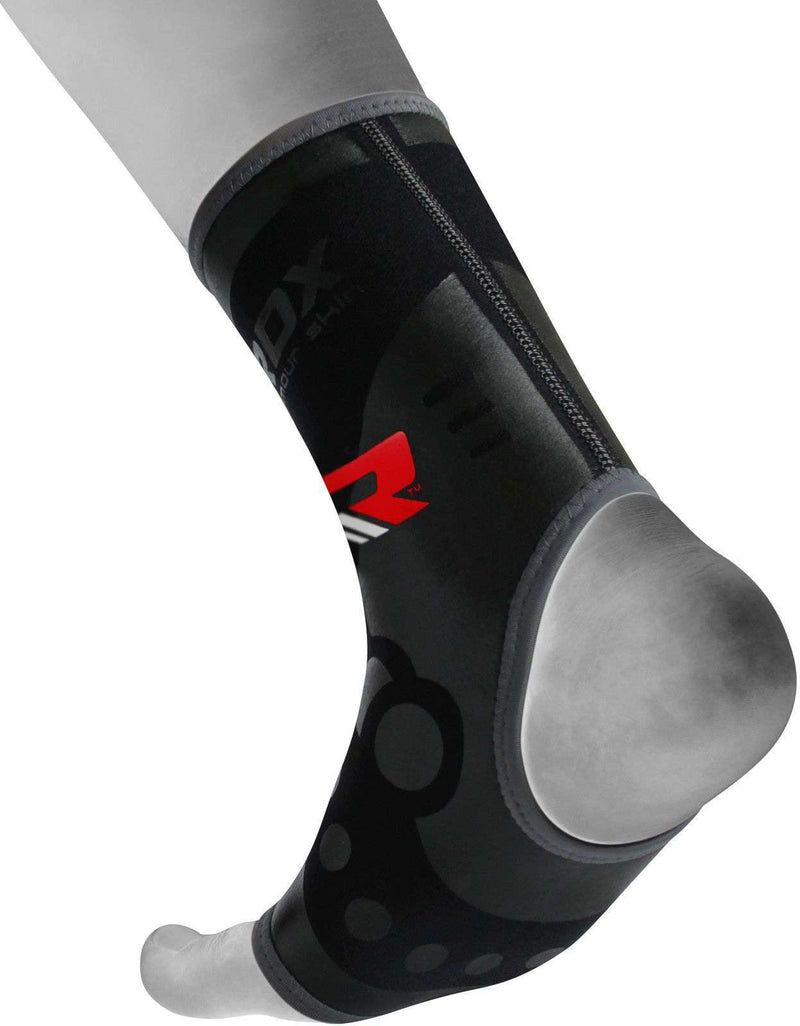 RDX A2 Soporte de tobillo negro Funda de compresión de protección contra el esguince - Chelo Sports